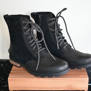 Sorel Womens Emelie Short Lace Boot Black